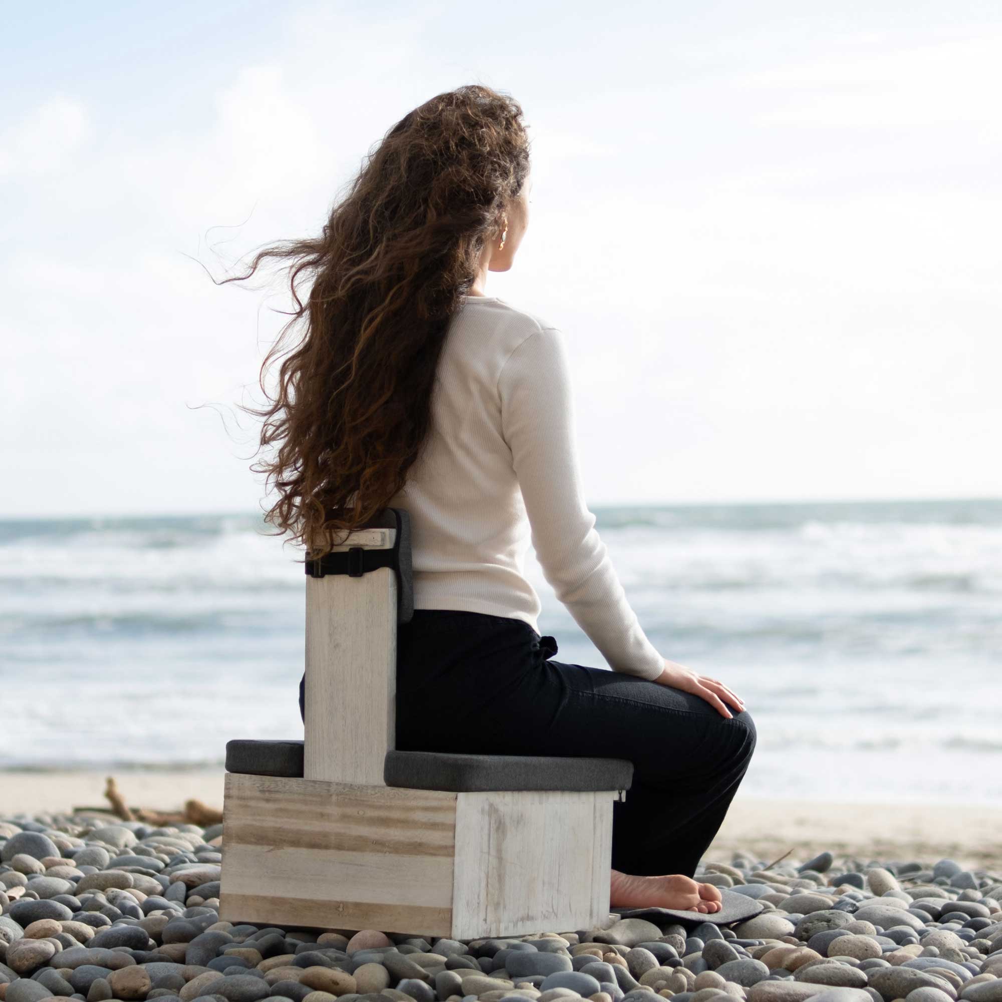 Ungloo Box portable meditation chair with back and hip support, compact and comfortable for meditation practice.