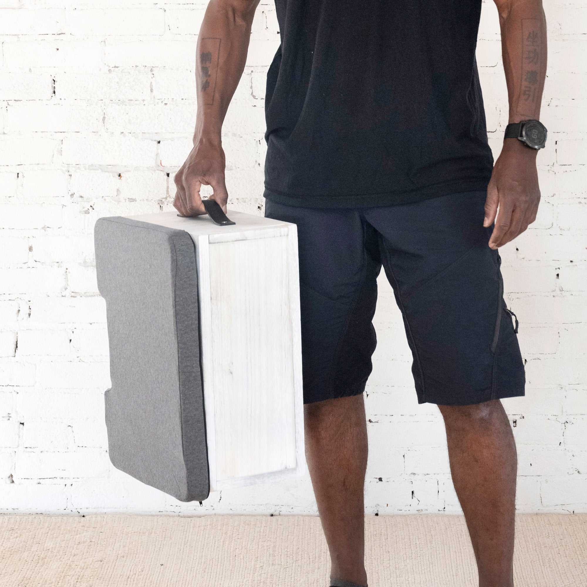 Portable Ungloo meditation chair with back and hip support, shown in Sentwali-CarryBox square design for comfortable seated meditation.